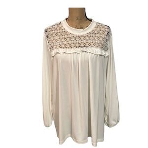 Beautiful 🤩 white plus size Massini top with embroidered lace neckline. EUC.